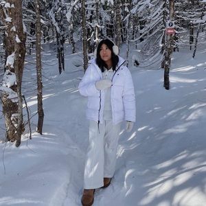 ARITZIA SUPER PUFF IN SHINY WHITE, EXCELLENT CONDITION, WORN TWICE